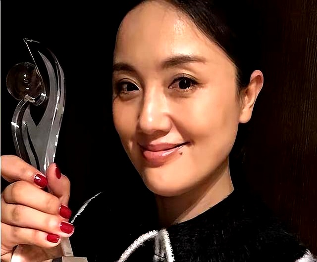 娱乐圈真友谊体现方式_娱乐圈中的真朋友_李乃文朱媛媛真朋友细节