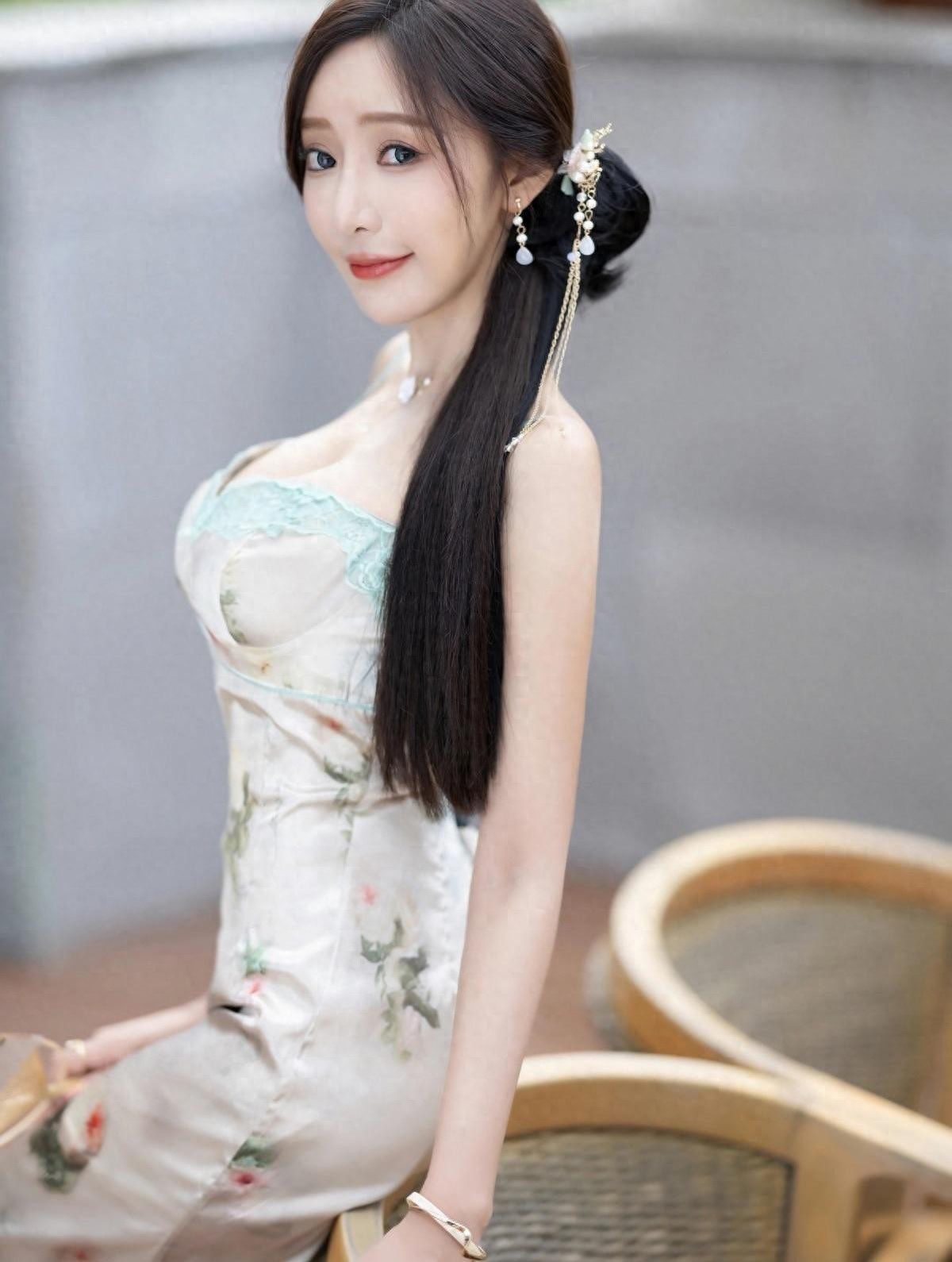 王馨瑶写真_古风连衣裙肉丝高跟鞋模特_女明星肉丝写真