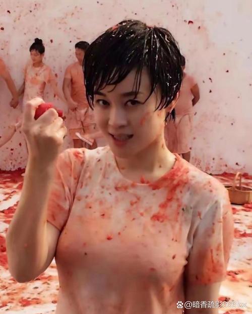 憋尿穿的裤子_女明星尿裤子的搞笑视频_女明星憋尿憋到尿裤子