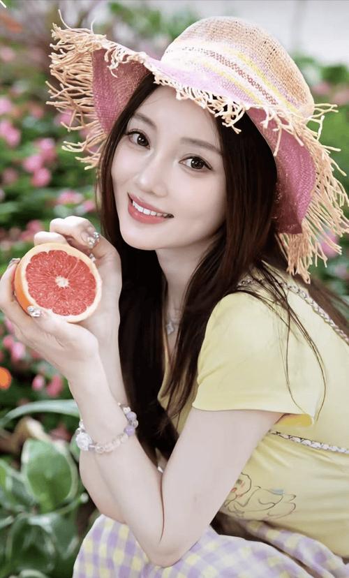 李小璐从影后到争议人物，私德崩塌敲响娱乐圈警钟